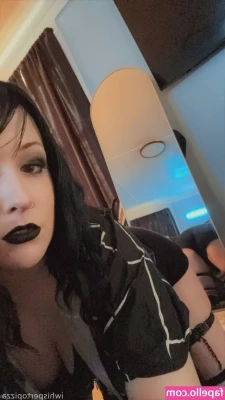 WhisperingPizza ASMR [ whisperingpizza-asmr-1 ] - Hi baby  The DMs seem to not be working today so please make sure to