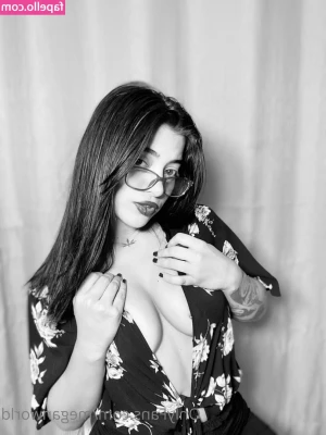 meganworld - Those tan lines are lookin’ a little rough.. 😉  I’m back from