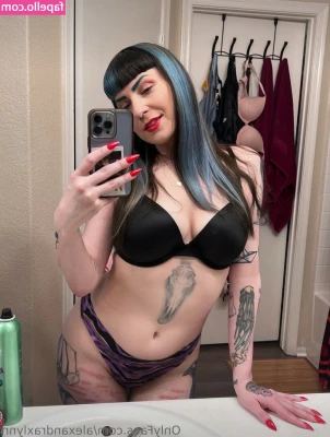 Alexandraxlynn - Warm and smelly nude nylons + pink toes = 😍🥵💋  For those