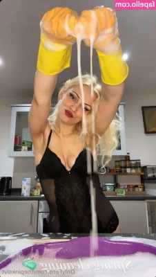 thepinkslvt - Fancy a kitty in red lace at my place? ❤️💋❤️