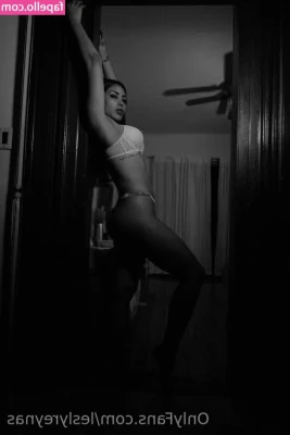 Lesly Reyna [ lesly-reyna ] - i move my panties to the side so my pussy is peaking out just a lil,