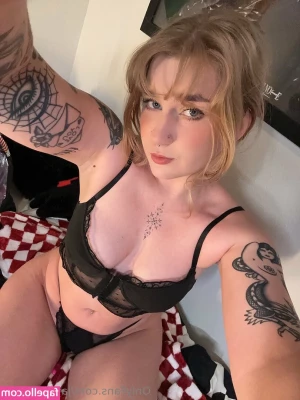 jaybbgirlfree - Some night paperwork 😏😈👹
