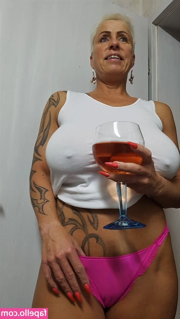 Vanessa Cool [ vanessa-cool ] - I feel like all my videos lately are me cumming my brains out🤣