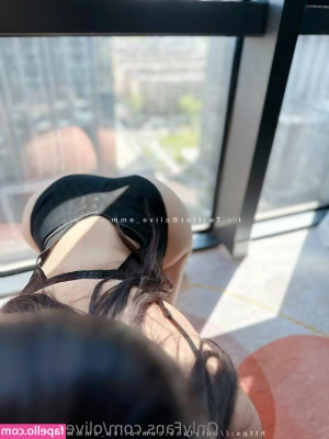 imOlive - I'm your personal naughty servant. 😏 Command me whatever you want