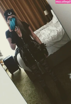 Kiwo - You walk in and see me like this. What do you do next? 😈
