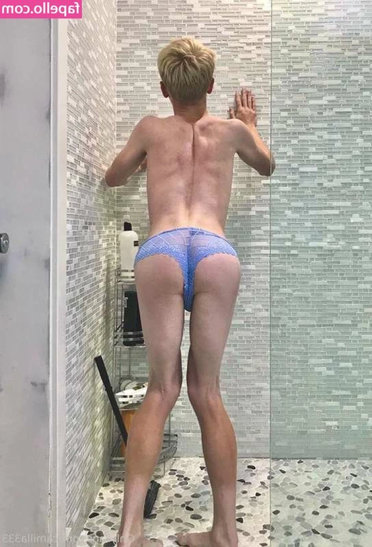 Sissy Cam [ sissy-cam ] - Blowing you a big one! 😘 Kiss 💋 oc!
