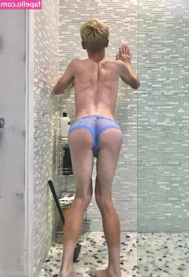 Sissy Cam [ sissy-cam ] - Blowing you a big one! 😘 Kiss 💋 oc!