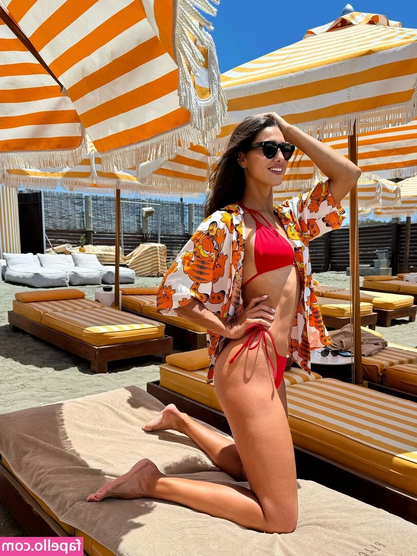 Vitalia Diatchenko [ vitalia-diatchenko ] - Nip slip