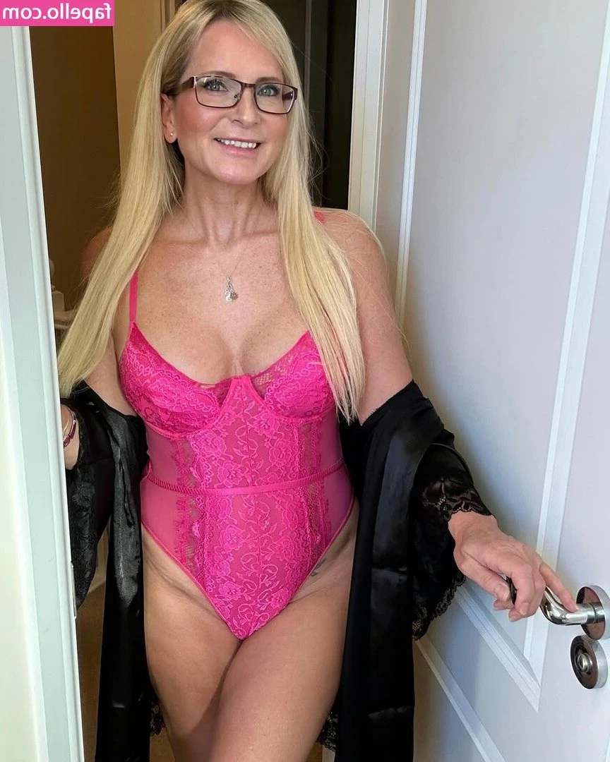 Samanthashaw - I think you guys will like this Anal Compilation, over 10 minutes of