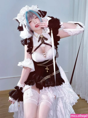 Banbanko - Kitty foot vs DDD tits