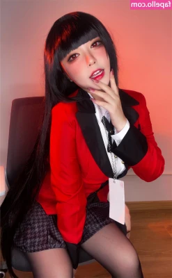 Banbanko - Who wants to see @sweetcookiesesame and me make some lesbian content?