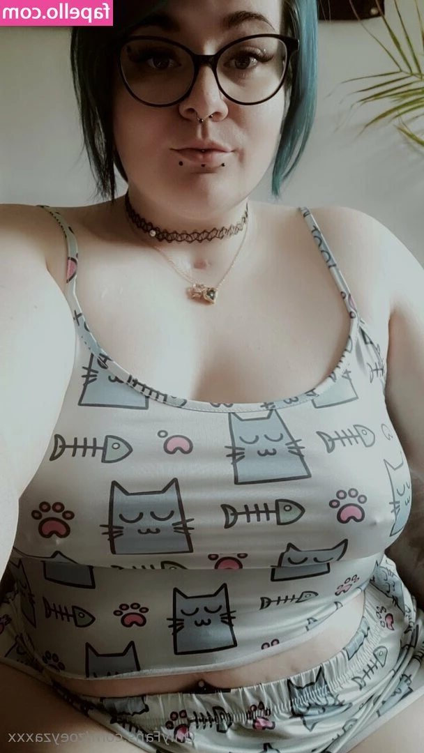 zoeyzaxxx - 🐍🐍 savor every drop💦