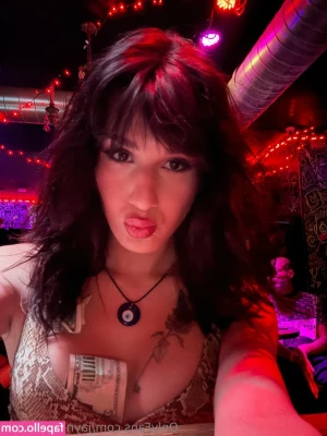 jayne_calloway [ jayne-calloway ] - how’s ur monday going? 😘