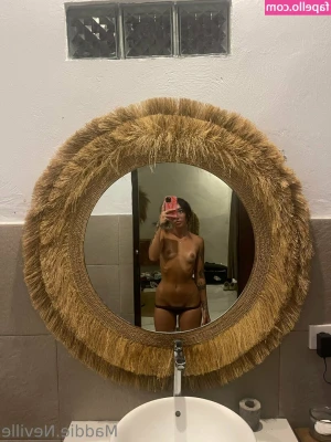 Maddie Neville [ maddie-neville-3 ] - Come take a bubble bath with me, smoke a jay & then pop out for a