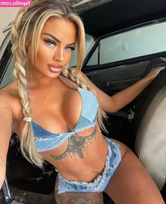 yourfavgirl.xox [ yourfavgirl-xox ] - Grab me by the hips, then pound me from the back okay? 😙