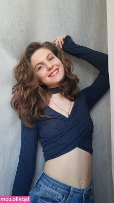 Nakedsunflower - want a taste?…🍑✨