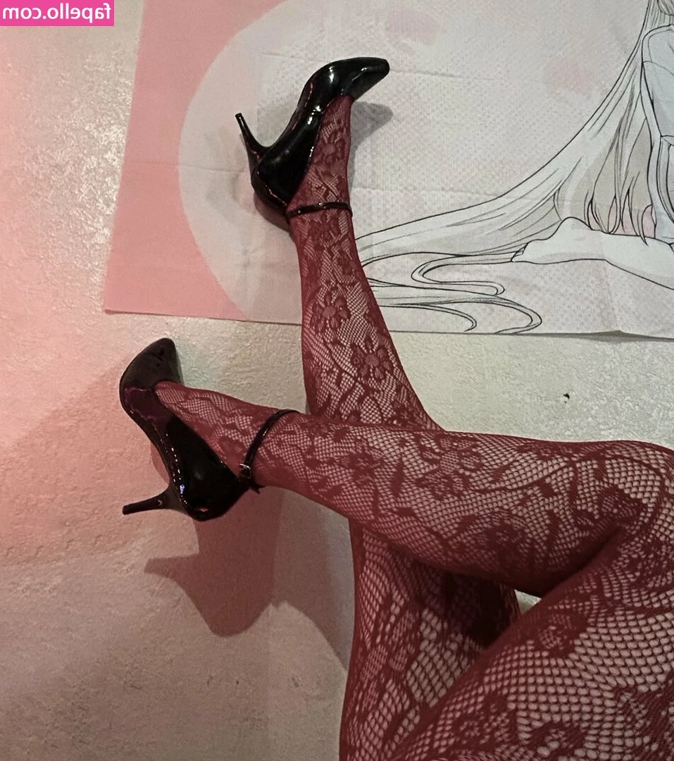 Dangerousdollyne - do you like my outfit [y/n] ? are my shorts to tiny?