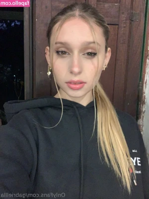gabriellla - No caption just bewbs