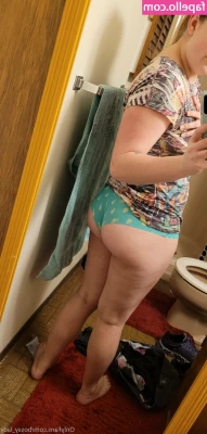 bossy_lady [ bossy-lady ] - 10 videos for $10!!!! i promise these will make you cum sooo quick