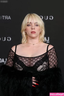 Billie Eilish [ billie-eilish ] - Threre's a 40% sale on my VIP page @aestravip right now! I'd love it