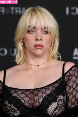 Billie Eilish [ billie-eilish ] - Me cojo a  romymartins en 4 mientras se la chupa toda a  ambarokk