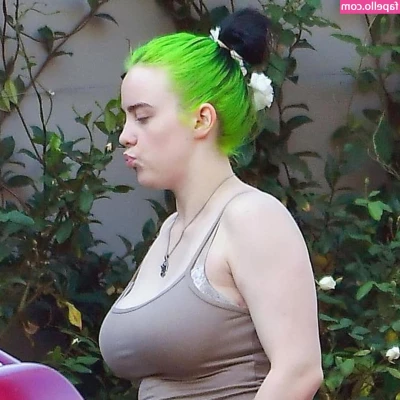 Billie Eilish [ billie-eilish ] - Just a lil something different