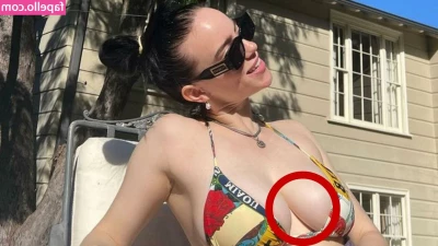 Billie Eilish [ billie-eilish ] - Me looking down at you while you're eating my pussy out 🤤