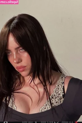 Billie Eilish [ billie-eilish ] - Landing strip is out of control guys  Had to show you -Jessie