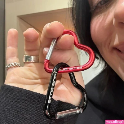 Billie Eilish [ billie-eilish ] - 19 year old Bonita came to play  The body under her clothes is fire