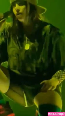 Billie Eilish [ billie-eilish ] - [VIDEO] a lil nighttime tease