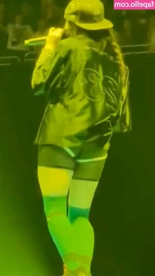 Billie Eilish [ billie-eilish ] - watch me tease and play 🥵