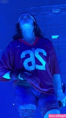 Billie Eilish [ billie-eilish ] - na komm schon her  Spucke gibt es auch
