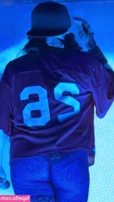 Billie Eilish [ billie-eilish ] - Big and juicy just how we like them :) 😋