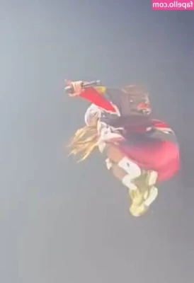 Billie Eilish [ billie-eilish ] - Shopping day