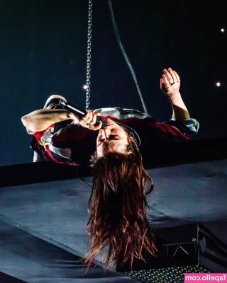 Billie Eilish [ billie-eilish ] - Show me your cock.