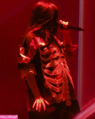 Billie Eilish [ billie-eilish ] - Stehst du auf grosse Titten?