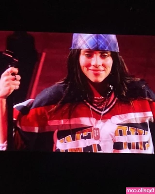 Billie Eilish [ billie-eilish ] - Bow to your black king as he prepares a snack for you
