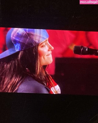 Billie Eilish [ billie-eilish ] - my pussy is wet again