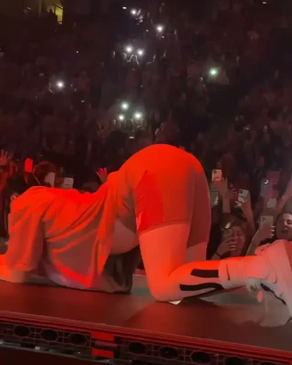 Billie Eilish [ billie-eilish ] - Hi Leute. Ich hatte einen etwas unerfreulichen Tag. Ich wurde schon