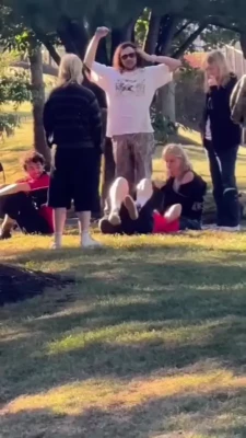 Billie Eilish [ billie-eilish ] - Hi babe  tip me for the video and if you tip over  10 I will say you