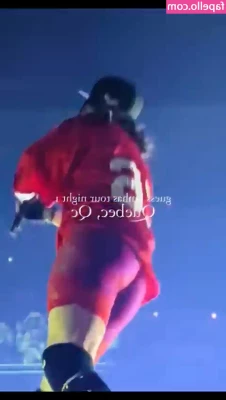 Billie Eilish [ billie-eilish ] - who doesnt love a slutty girl in the bathroom :)