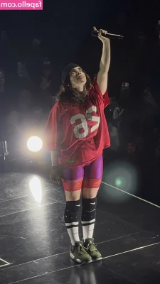 Billie Eilish [ billie-eilish ] - Want a quick flash?