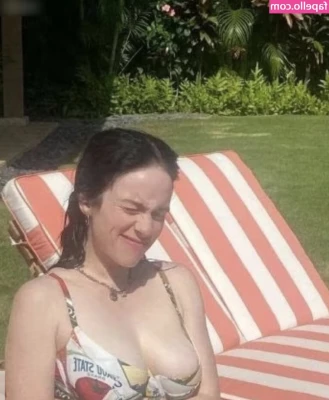Billie Eilish [ billie-eilish ] - Leave a tip for a hot surprise on your private messages