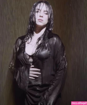 Billie Eilish [ billie-eilish ] - With or without panties?🤔