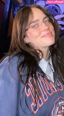 Billie Eilish [ billie-eilish ] - 🤍 Making my ass red and oiling it up