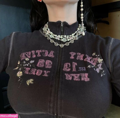 Billie Eilish [ billie-eilish ] - Friday at 8 30pm EST  Come chat and get to know me more  I will have