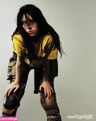 Billie Eilish [ billie-eilish ] - For all you naughty boys!! 💋🎄