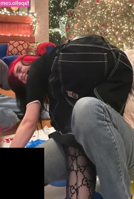 Billie Eilish [ billie-eilish ] - 🎊🥂 HAPPY NEW YEAR🥂🎊  Guys I hope you all get into the new