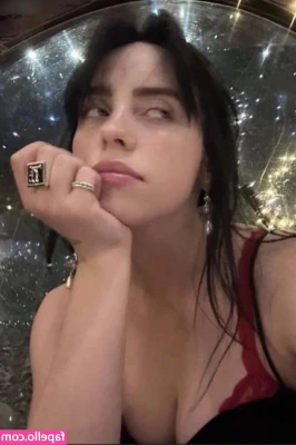 Billie Eilish [ billie-eilish ] - How is everyone doing    who wants a lil video tonight