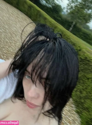 Billie Eilish [ billie-eilish ] - heard you like curvy girls  Sure hope it s true
